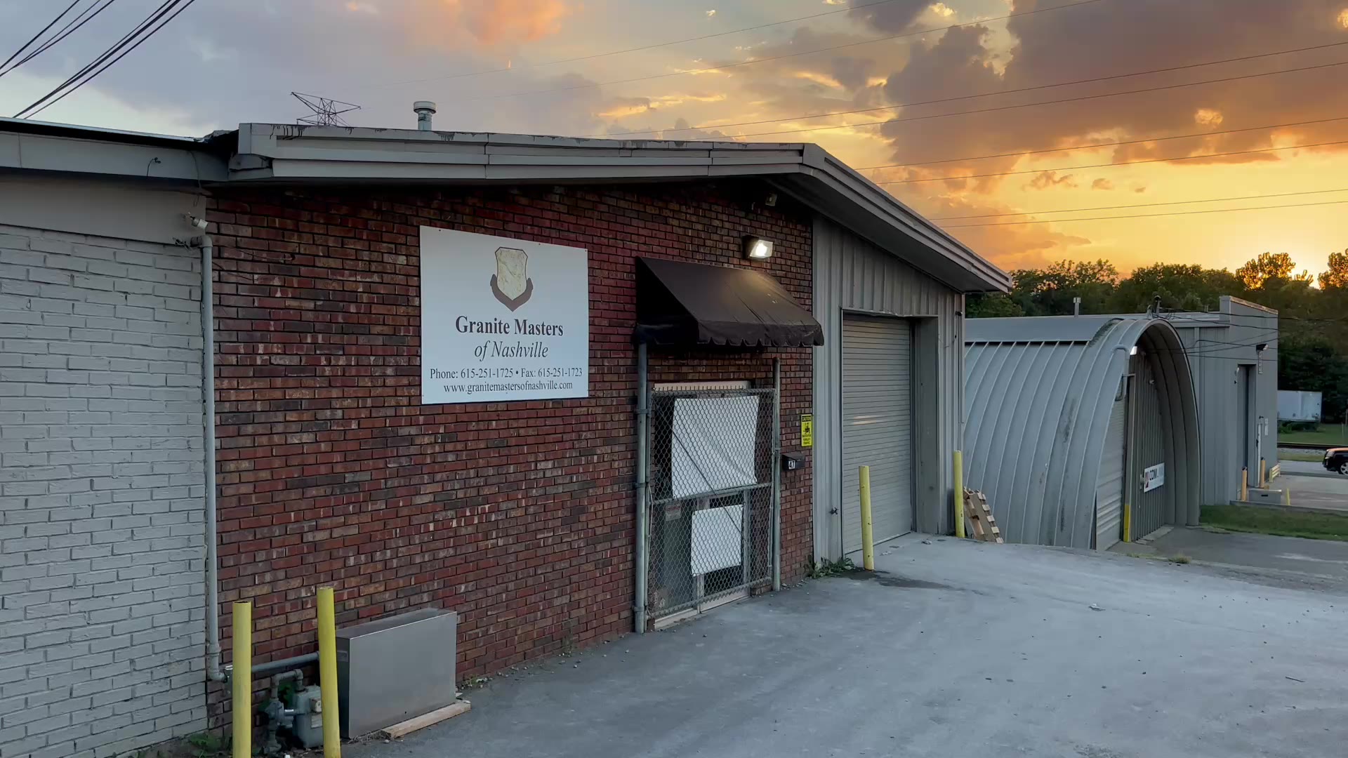 Granite Masters of Nashville showroom at sunset